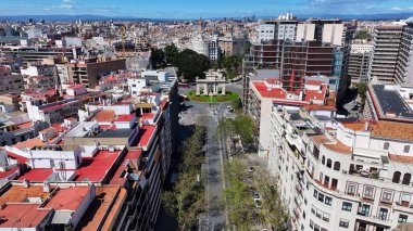 Valencia, Valenciana İspanya 'da Puerta De La Mar. Highrise Binaları Sahnesi. Şehir merkezinde. Valencia, Valenciana İspanya 'da. Deniz Kapısı Skyline. Güzel Anıt.