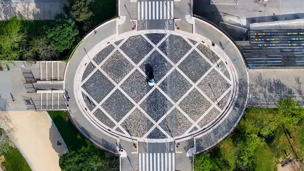 Barselona İspanya 'daki Sardenya Kavşağı. Meşhur döner kavşak. Şehir merkezindeki şehir manzarası. Top View Geçidi. İspanya 'daki Sardenya Kavşağı. Barselona Sokak Sahnesi.