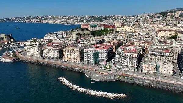 Napoli Skyline Campania İtalya 'da Napoli' de. Şehir manzarası manzarası. Şehir merkezinde. Napoli Skyline Campania İtalya 'da. Napoli Körfezi Skyline. Güzel sahil şeridi. İtalya Manzarası.