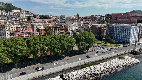İtalya 'daki Napoli' de Chiaia Riviera. Highrise Binaları Sahnesi. Şehir merkezindeki şehir manzarası. İtalya 'daki Napoli' de Chiaia Riviera. Napoli Skyline. Bölge Havacılık Manzarası. İtalya Skyline.