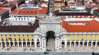 Lizbon, Portekiz 'in Lizbon semtinde Lizbon Skyline. Comercio Meydanı Sahnesi. Augusta Sokağı Şehir Manzarası. Lizbon Skyline Portekiz 'de. Tarihi Şehir Manzarası. Turizm Tarihi Yer.