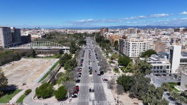 Valencia 'daki Turia Gardens Valence Community İspanya' da. Eğlence Parkı Sahnesi. Şehir merkezindeki şehir manzarası. Valence Community İspanya 'da Valencia. Kültür Mirası Skyline. Şehir Sahnesi.