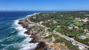 Cascais Skyline Lizbon 'un Cascais bölgesinde. Sahil Skyline. Doğa manzarası. Yaz Gezisi. Cascais Skyline Lizbon 'un Cascais bölgesinde. Tropikal Manzara.