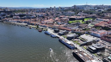 Porto Bölgesi Portekiz 'deki Gaia Rıhtımı. Sahil Kenti Peyzajı. Kültür Mirası. Eski Şehir Manzarası. Gaia Rıhtımı Portekiz 'de. Turizm Tarihi Yer.