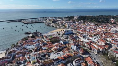 Cascais Skyline Lizbon 'un Cascais bölgesinde. Coastal City. Doğa manzarası. Plaj manzarası. Lizbon 'un Cascais Bölgesindeki Cascais Skyline.