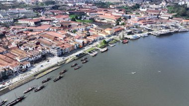 Porto Bölgesi Portekiz 'deki Gaia Rıhtımı. Sahil Kenti Peyzajı. Kültür Mirası. Eski Şehir Manzarası. Gaia Rıhtımı Portekiz 'de. Turizm Tarihi Yer.