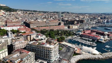 Napoli Skyline Campania İtalya 'da Napoli' de. Şehir merkezindeki şehir manzarası. Güzel Skyline. Napoli Skyline Campania İtalya 'da Napoli' de. Highrise Binaları. Napoli Mimarisi. İtalya Skyline.