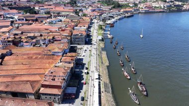 Porto Bölgesi Portekiz 'deki Gaia Rıhtımı. Sahil Kenti Peyzajı. Kültür Mirası. Eski Şehir Manzarası. Gaia Rıhtımı Portekiz 'de. Turizm Tarihi Yer.