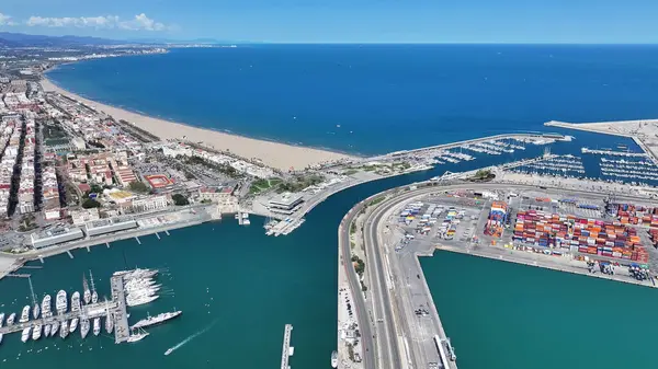 Valencia Valencia 'daki Las Arenas Plajı İspanya Topluluğu. Şehir Plajı. Bay Water Sahnesi. Şehir merkezinde. Valencia Valencia 'daki Las Arenas Plajı İspanya Topluluğu. Huzurlu Manzara.