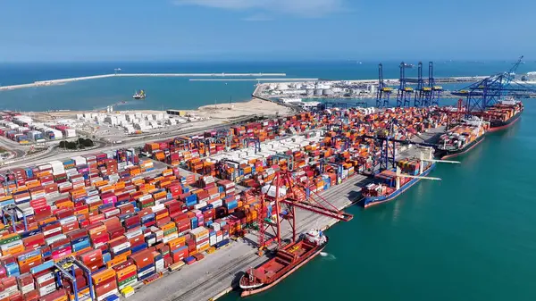 Valencia Limanı Valence Community İspanya. Yük Gemisi Sahnesi. Deniz Taşımacılığı. İspanya 'daki Valencia Limanı. Manzara değişimi. Ticaret Pazarı Sahnesi.