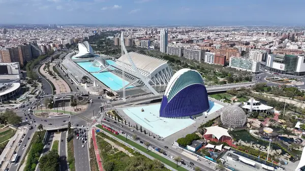 Valencia 'daki Bilim Müzesi Valenciana İspanya. Gelecekçi Şehir Manzarası. Bilim Müzesi. Valencia, Valenciana İspanya 'da. Turizm Tarihi Yer. Büyüleyici Skyline.