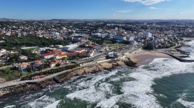 Lizbon 'un Cascais bölgesindeki Estoril Sahili. Coastal City. Rıhtım manzarası. Plaj manzarası. Lizbon 'un Cascais bölgesindeki Estoril Sahili.