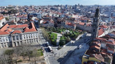 Porto Bölgesi Portekiz 'deki Porto Skyline' da. Şehir merkezinde. Ortaçağ Binaları. Tarihi Şehir Sahnesi 'nde. Portekiz 'de Porto Skyline. Portekiz Skyline 'ı. Seyahat Alanı.