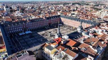 Madrid 'in Madrid Belediye Başkanı İspanya' da. Ortaçağ Binaları manzarası. Şehir merkezinde. Madrid İspanya Topluluğu 'nda Madrid. Belediye Başkanı Meydanı Sahnesi. Güzel Şehir Manzarası.