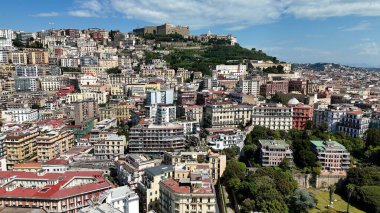 Napoli Skyline Campania İtalya 'da Napoli' de. Şehir merkezindeki şehir manzarası. Güzel Skyline. Napoli Skyline Campania İtalya 'da Napoli' de. Highrise Binaları. Napoli Mimarisi. İtalya Skyline.