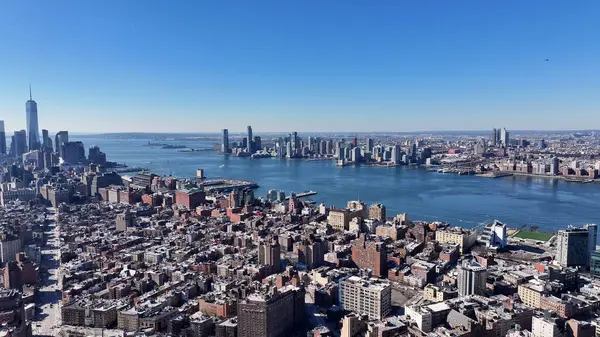 New York 'un merkezinde, New York' ta, Manhattan 'da. Highrise Binaları Sahnesi. Güzel şehir manzarası. New York 'un merkezinde, New York' ta. Sahil Kenarı Manzarası.