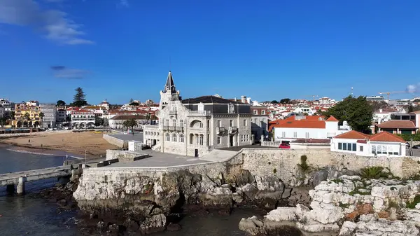 Lizbon Bölgesi, Cascais 'deki Seixas Sarayı. Plaj manzarası. Turizm Tarihi Yer. Şehir manzarası sahnesi. Lizbon Bölgesi Cascais 'deki Seixas Sarayı.
