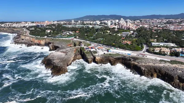 Cascais Skyline Lizbon 'un Cascais bölgesinde. Coastal City. Doğa manzarası. Plaj manzarası. Lizbon 'un Cascais Bölgesindeki Cascais Skyline.