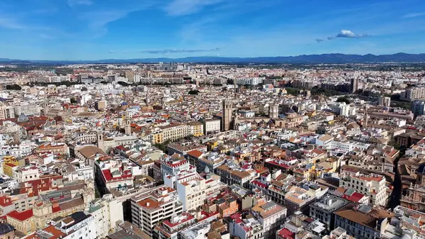 Valence Community İspanya 'daki Valencia Katedrali. Ortaçağ Kilise Sahnesi. Şehir merkezindeki şehir manzarası. Valence Community İspanya 'da Valencia. Kültür Mirası Skyline. Şehir Sahnesi.