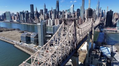 New York Skyline New York 'ta Manhattan' da. Queensboro Köprüsü Sahnesi. Çarpıcı şehir manzarası. New York Skyline, New York Birleşik Devletleri. Yüksek Binalar Manzarası.