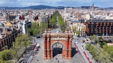 Barcelona, İspanya 'da Barcelona' da Arc De Triomf. Eski Şehir Manzarası. Şehir merkezinde. Kültür Mirası Skyline. Barselona İspanya 'da Arc De Triomf. Güzel şehir manzarası. İspanya Skyline.