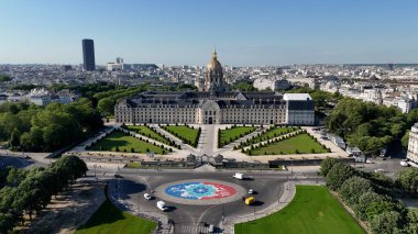 Fransa 'daki Paris Ile De France' daki Des Invalides Müzesi. Des Invalides Kordinatı. Paris Şehri Peyzajı. Fransa 'nın Ile şehrinde Paris' teki Des Invalides Müzesi. Güzel tapınak. Kültür Mirası.