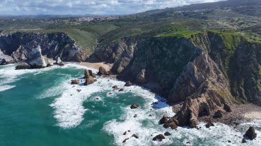 Roca Cape Skyline Lizbon 'un Sintra semtinde. Sahil Skyline. Doğa manzarası. Yaz Gezisi. Roca Cape Skyline Lizbon 'un Sintra semtinde. Tropikal Manzara.