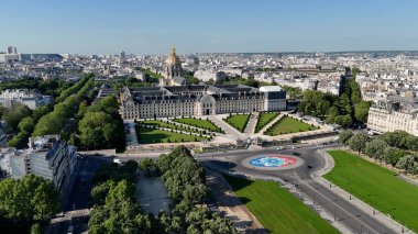Fransa 'daki Paris Ile De France' daki Des Invalides Müzesi. Des Invalides Sarayı. Paris Skyline Sahnesi. Fransa 'nın Ile şehrinde Paris' teki Des Invalides Müzesi. Güzel Kordon. Turizm Tarihi Yer.