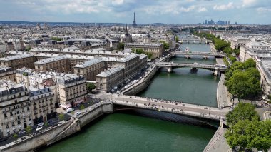 Fransa 'nın Paris Adası' ndaki Paris Skyline 'da. Şehir merkezindeki şehir manzarası. Seine River Skyline 'da. Fransa 'nın Paris Adası' ndaki Paris Skyline 'da. Ortaçağ köprüleri. Turizm Tarihi Yer. Avrupa Skyline