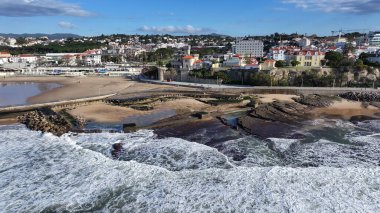 Cascais Skyline Lizbon 'un Cascais bölgesinde. Coastal City. Doğa manzarası. Plaj manzarası. Lizbon 'un Cascais Bölgesindeki Cascais Skyline.