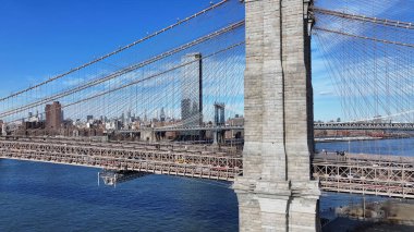 New York 'ta Manhattan' daki Brooklyn Köprüsü. Highrise Binaları Sahnesi. Manhattan Köprüsü Peyzajı. New York 'taki Brooklyn Köprüsü. Şehir Merkezi Şehir Manzarası.