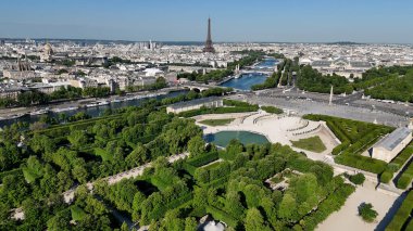 Fransa 'daki Paris' teki Tuileries Bahçeleri. La Concorde Meydanı Obelisk. Paris Skyline Sahnesi. Fransa 'nın Ile de France şehrindeki Tuileries Bahçeleri. Tuileries Çeşmesi. Turizm Tarihi Yer.