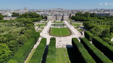 Fransa 'daki Paris' teki Lüksemburg Bahçesi. Lüksemburg Sarayı. Paris Şehri Peyzajı. Fransa 'nın Ile şehrinde, Paris' teki Lüksemburg Bahçesi. Güzel Doğa Parkı. Kültür Mirası.