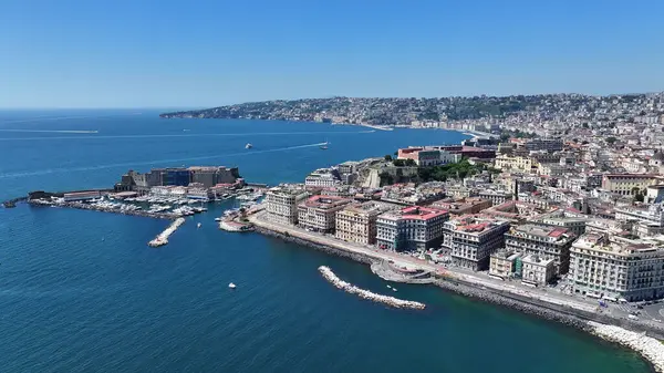 Napoli Skyline Campania İtalya 'da Napoli' de. Coastal City. Seascape Körfezi Suyu. Napoli Skyline Campania İtalya 'da Napoli' de. Göz kamaştırıcı Skyline. Güzel sahil şeridi. İtalya Manzarası.
