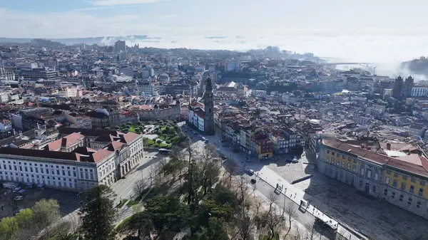 Porto Bölgesi Portekiz 'deki Porto Skyline' da. Şehir merkezinde. Ortaçağ Binaları. Tarihi Şehir Sahnesi 'nde. Portekiz 'de Porto Skyline. Portekiz Skyline 'ı. Seyahat Alanı.