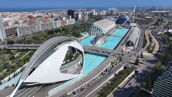 Valencia 'da Valencia Skyline İspanya' da. Fütürist Binalar. Şehir merkezindeki şehir manzarası. Valencia Valencia İspanya 'da. Güzel Skyline. Sanat Müzesi..