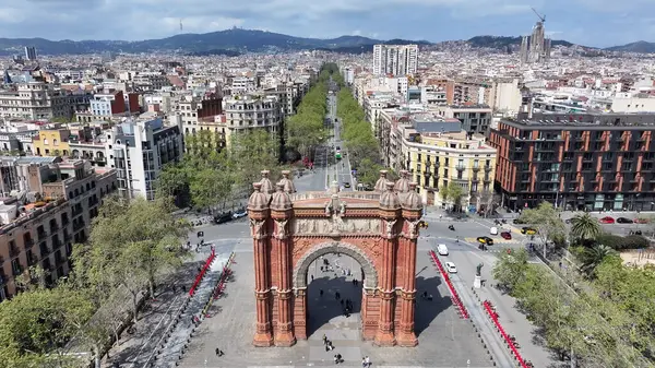 Barcelona Skyline Katalonya İspanya 'da. Doğa Parkı Sahnesi. Şehir merkezinde. Barselona Katalonya İspanya 'da. Kültür Mirası Skyline. Bahçe Sahnesi.