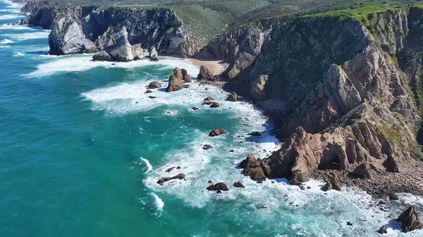 Lizbon 'un Sintra bölgesindeki Cabo Da Roca Skyline' da. Sahil Skyline. Doğa manzarası. Yaz Gezisi. Lizbon 'un Sintra bölgesindeki Cabo Da Roca Skyline' da. Tropikal Manzara.