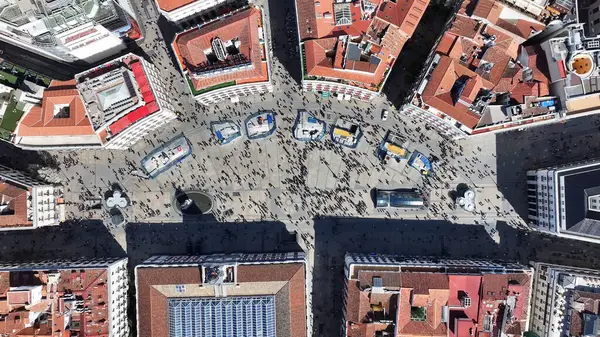 Madrid Madrid 'deki Puerta Del Sol Meydanı İspanya' da. Ortaçağ Binaları Sahnesi. Şehir merkezindeki şehir manzarası. Madrid İspanya Topluluğu 'nda Madrid. Kültür Mirası Skyline. Şehir Sahnesi.