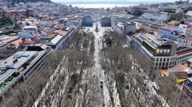 Lizbon 'da Özgürlük Bulvarı. Portekiz' in başkenti. Lizbon şehir merkezi hava manzarası. Güzel Skyline Şehri. Portekiz 'de Lizbon' da Özgürlük Bulvarı. Tarih Bölgesi. Kentsel Skyline.