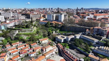 Portekiz 'in Porto Bölgesi' ndeki Erdemliler Parkı. Eğlence Parkı Peyzajı. Kültür Mirası. Doğa Manzarası. Portekiz, Porto 'daki Erdemliler Parkı. Turizm Tarihi Yer.