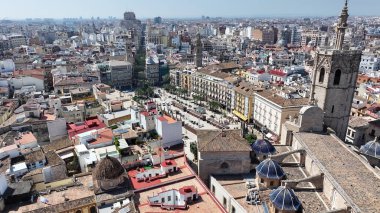 Valencia 'daki Valencia Katedrali Valenciana İspanya. Eski Şehir Manzarası. Şehir merkezinde. Valencia, Valenciana İspanya 'da. Kilise silueti. Güzel Şehir Manzarası.