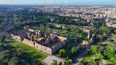 Lazio İtalya 'daki Roma Arkeoloji Parkı. Kültür Mirası. Güzel şehir manzarası. Lazio İtalya 'daki Roma Arkeoloji Parkı. Ortaçağ manzarası. Arkeolojik Kazı. İtalya Skyline.
