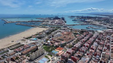 Valencia Valencia 'daki Las Arenas Plajı İspanya Topluluğu. Şehir Plajı. Bay Water Sahnesi. Şehir merkezinde. Valencia Valencia 'daki Las Arenas Plajı İspanya Topluluğu. Huzurlu Manzara.