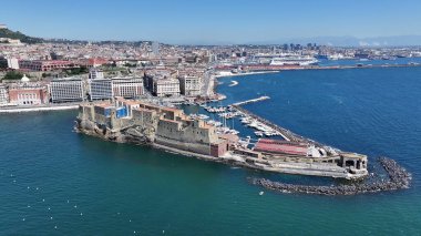 Napoli Skyline Campania İtalya 'da Napoli' de. Şehir merkezindeki şehir manzarası. Napoli Körfezi manzarası. Napoli Skyline Campania İtalya 'da. Güzel Skyline. Sahil şeridi manzarası. Plaj manzarası.
