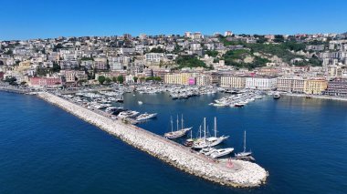 Napoli Körfezi, Napoli, İtalya. Coastal City. Seascape Körfezi Suyu. Napoli Körfezi, Napoli, İtalya. Göz kamaştırıcı Skyline. Güzel sahil şeridi. İtalya Manzarası.