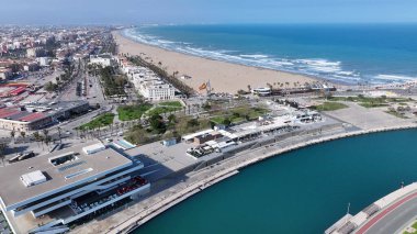 Valence Community İspanya 'da Valencia Skyline' da. Şehir Plajı. Bay Water Sahnesi. Şehir merkezinde. Valence Community İspanya 'da Valencia Skyline' da. Huzurlu Manzara.