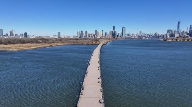 New Jersey, New Jersey 'deki Liberty State Parkı. Highrise Binaları Sahnesi. New York şehir merkezi. New Jersey 'deki Özgürlük Parkı. Sahil Kenarı Manzarası.