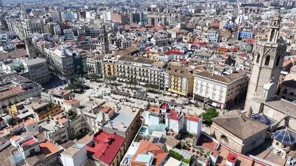Valence Community İspanya 'daki Valencia Katedrali. Ortaçağ Kilise Sahnesi. Şehir merkezindeki şehir manzarası. Valence Community İspanya 'da Valencia. Kültür Mirası Skyline. Şehir Sahnesi.