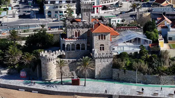 Lizbon 'un Cascais bölgesindeki haçın kalesi. Coastal City. Kale manzarası. Plaj manzarası. Lizbon 'un Cascais bölgesindeki haçın kalesi..